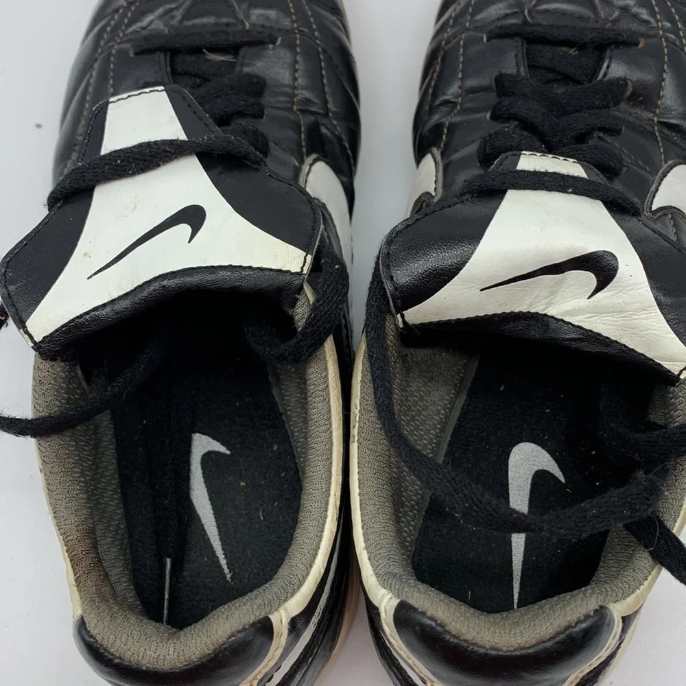 Nike Tiempo Indoor Soccer Shoes Youth size 4.5